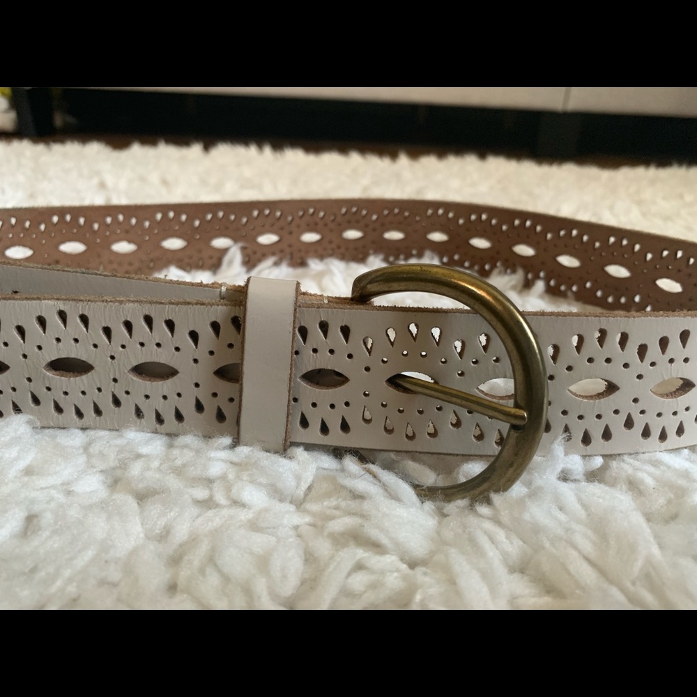 Beautiful beige belt 🤞🏻